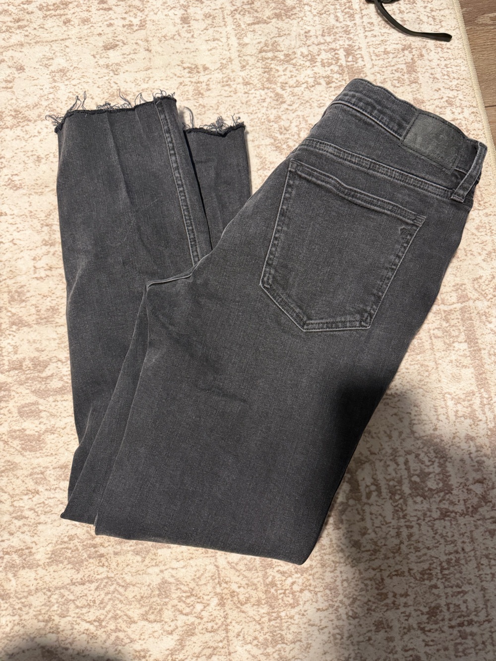 Madewell Women's Black Cropped Straight Jeans with Frayed Hem
